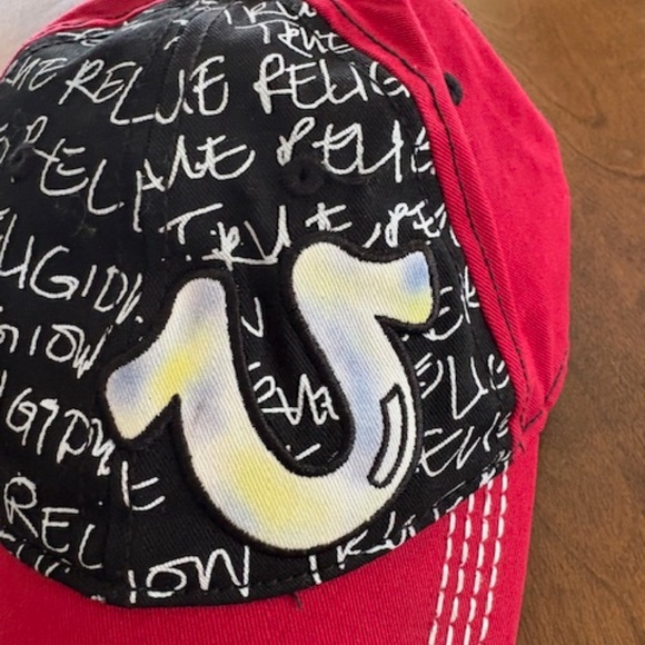TRUE RELIGION hat unisex 100% cotton OSFA red/black with written pattern & logo - Picture 3 of 10
